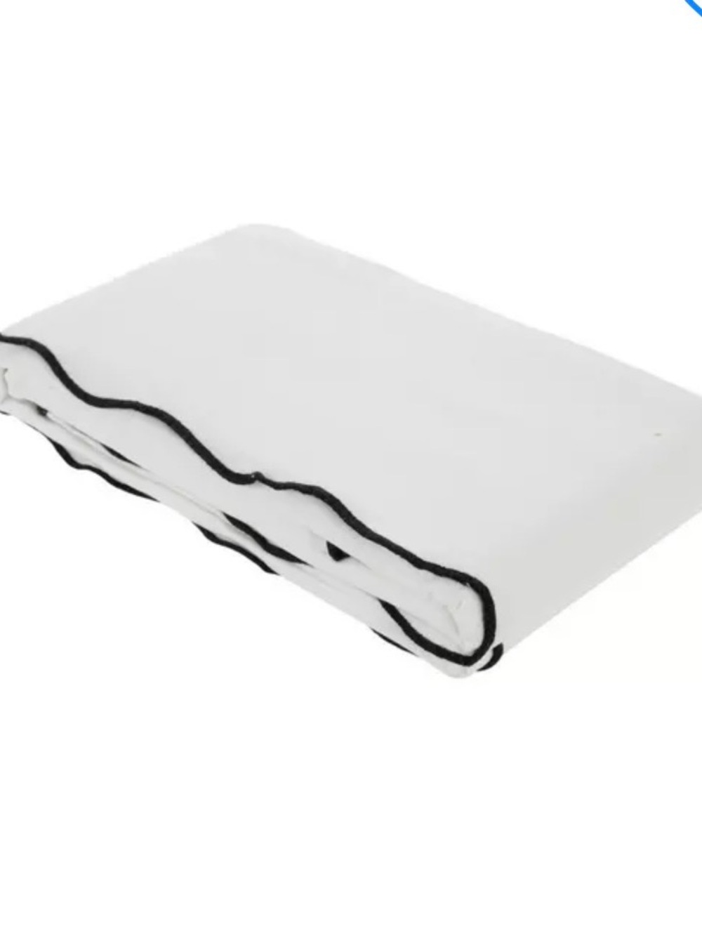 Scalloped tablecloth